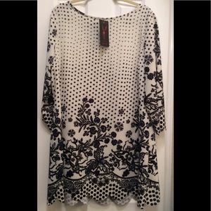 Reborn Blk/Wht Floral Tunic! NWT